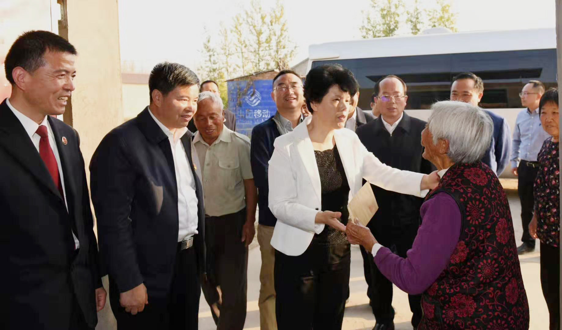 ag尊龙凯时
慰问困难群众2.jpg